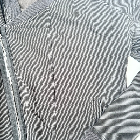 LULULEMON Mula Asymmetrical Jacket Bundle Wrap Zip Moto. Angle zip - Picture 5 of 11